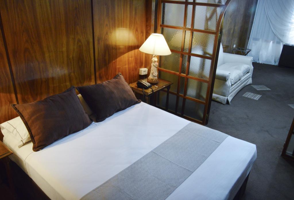 Hotel Posta Carretas بوينس آيرس الغرفة الصورة